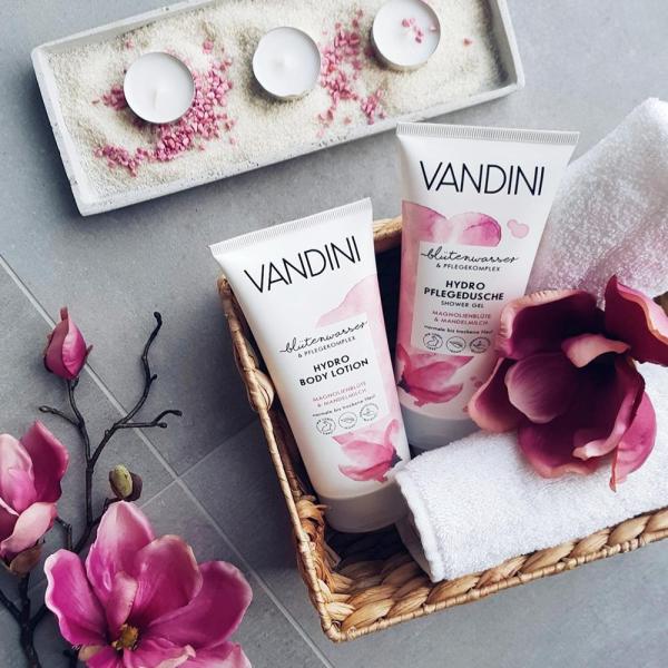 vandini-hydro-geschenkset-magnolienbluete-mandelmilch-1-stk-395095~7.jpg